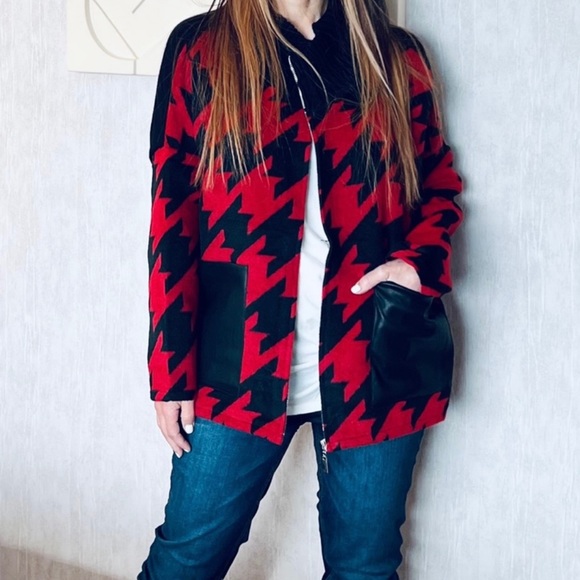 Red houndstooth shacket 🔥 - Picture 2 of 4